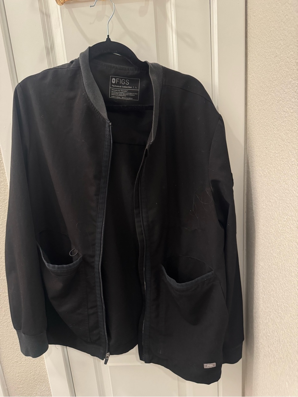 FIGS Men's Black Scrub Jacket